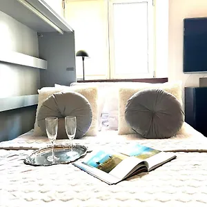 https://royal-apartment-by-loft-affair.krakowhotelspoland.com